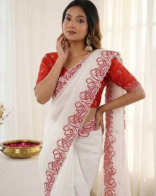 White crunchy silk blend partywear bollywood style glamorous saree 3