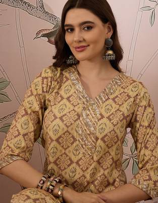 Cream cotton stitched top with stitched cotton bottom and - dupatta 3/4 sleeve printed straight top 4