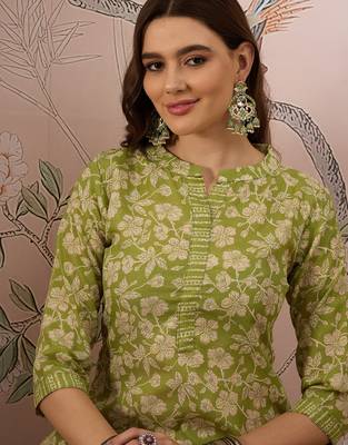 Green cotton stitched top with stitched cotton bottom and - dupatta 3/4 sleeve printed straight top 4