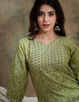 Green cotton stitched top with stitched cotton bottom and - dupatta 3/4 sleeve printed straight top 4