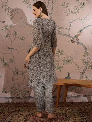 Grey cotton stitched top with stitched cotton bottom and - dupatta 3/4 sleeve printed straight top 2