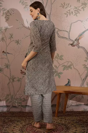 Grey cotton stitched top with stitched cotton bottom and - dupatta 3/4 sleeve printed straight top