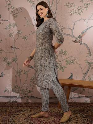 Grey cotton stitched top with stitched cotton bottom and - dupatta 3/4 sleeve printed straight top 3
