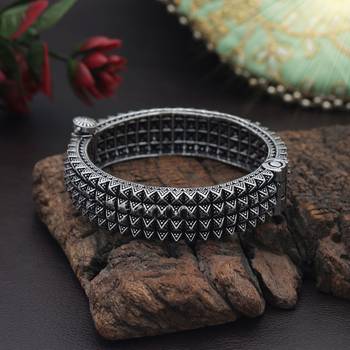 Silver color oxidised openable bracelet 2