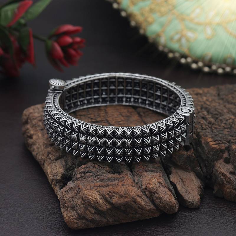 Silver color oxidised openable bracelet