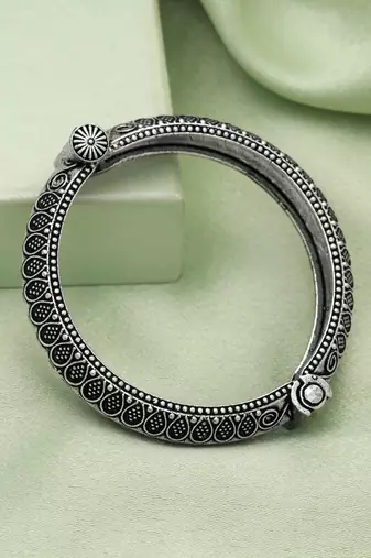 Silver color oxidised openable bracelet