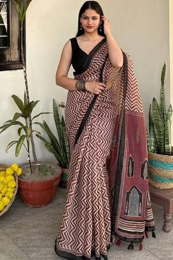 Beige & maroon chevron printed linen blend casual saree with unstitched blouse