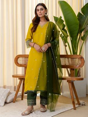 Floral embroidered silk blend v neck kurta trosuer & dupatta set 1