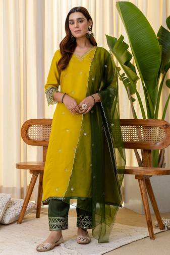 Floral embroidered silk blend v neck kurta trosuer & dupatta set