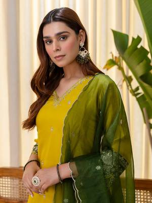 Floral embroidered silk blend v neck kurta trosuer & dupatta set 2