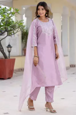Floral embroidered silk round neck kurta trosuer & dupatta set 3