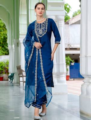 Floral embroidered silk round neck kurta trosuer & dupatta set 3