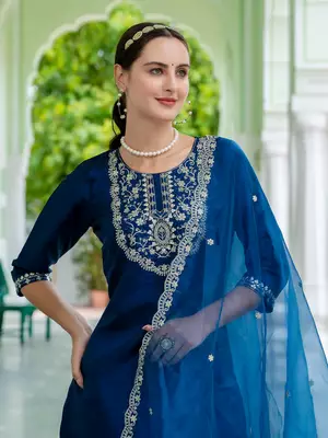 Floral embroidered silk round neck kurta trosuer & dupatta set 4
