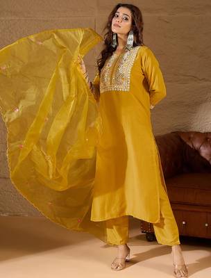 Floral embroidered silk round neck kurta trosuer & dupatta set 3