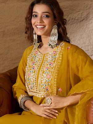 Floral embroidered silk round neck kurta trosuer & dupatta set 4