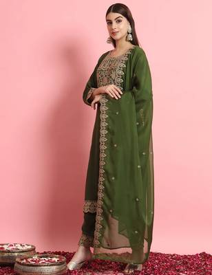 Floral embroidered silk round neck kurta trosuer & dupatta set 3