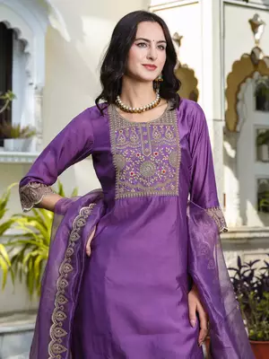 Floral embroidered silk round neck kurta trosuer & dupatta set 4