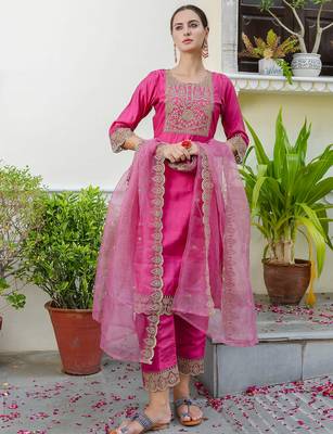 Floral embroidered silk round neck kurta trosuer & dupatta set 2