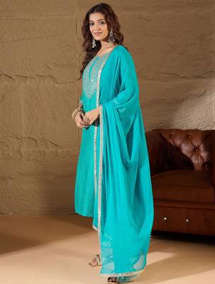 Floral embroidered silk round neck kurta trosuer & dupatta set 3