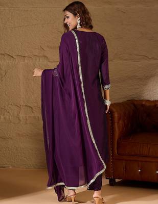 Floral embroidered silk round neck kurta trosuer & dupatta set 2