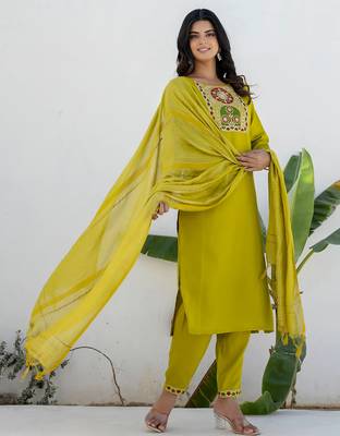 Floral embroidered cotton round neck kurta trosuer & dupatta set 3