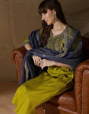 Floral embroidered silk round neck kurta trosuer & dupatta set 4