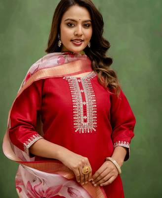 Floral embroidered cotton round neck kurta trosuer & dupatta set 4