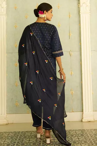 Floral embroidered chanderi silk round neck kurta trosuer & dupatta set