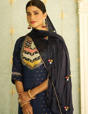 Floral embroidered chanderi silk round neck kurta trosuer & dupatta set 3