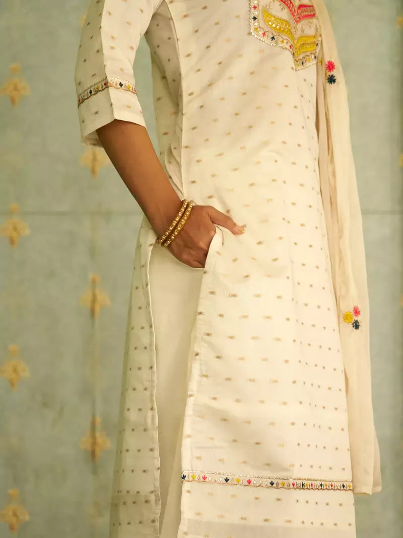 Floral embroidered chanderi silk round neck kurta trosuer & dupatta set