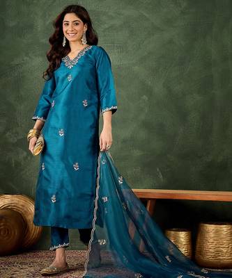 Floral embroidered silk v neck kurta trosuer & dupatta set 2