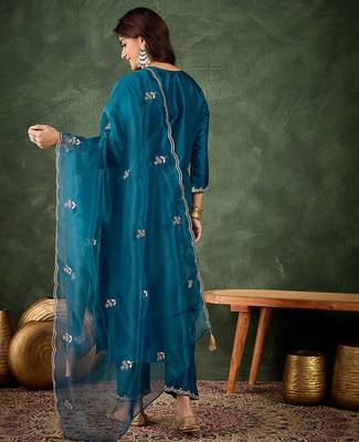 Floral embroidered silk v neck kurta trosuer & dupatta set 3