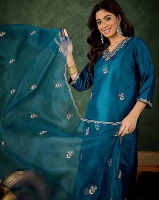 Floral embroidered silk v neck kurta trosuer & dupatta set 4