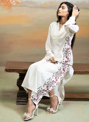 Off white embroidered mulmul kurta set 1