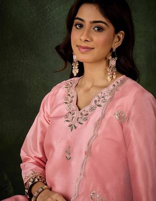 Floral embroidered silk v neck kurta trosuer & dupatta set 4