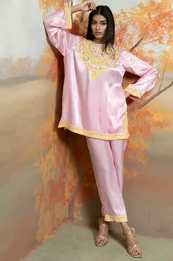 Baby pink embroidered ganghi silk kurta set