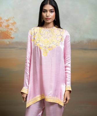 Baby pink embroidered ganghi silk kurta set 2