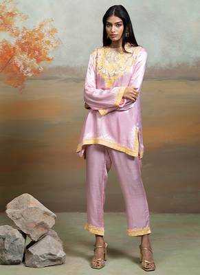Baby pink embroidered ganghi silk kurta set 4