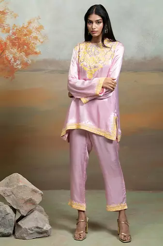 Baby pink embroidered ganghi silk kurta set