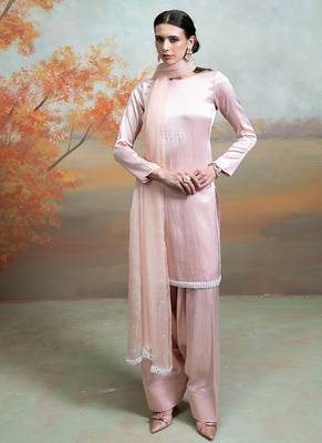 Pastel pink embroidered ganghi silk kurta set 4