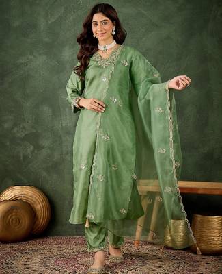 Floral embroidered silk v neck kurta trosuer & dupatta set 1