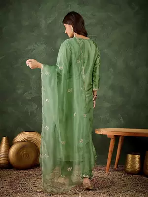 Floral embroidered silk v neck kurta trosuer & dupatta set 2