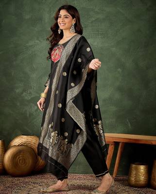 Floral embroidered silk round neck kurta trosuer & dupatta set 3