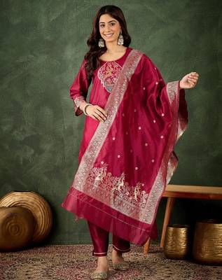 Floral embroidered silk round neck kurta trosuer & dupatta set 1