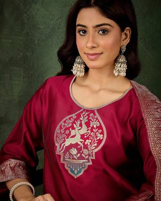 Floral embroidered silk round neck kurta trosuer & dupatta set 4