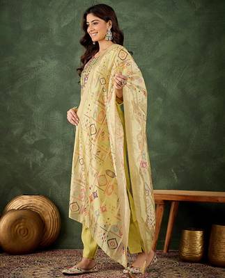 Floral embroidered silk round neck kurta trosuer & dupatta set 2