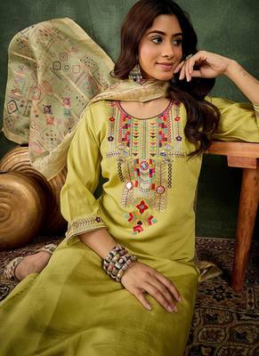 Floral embroidered silk round neck kurta trosuer & dupatta set 4
