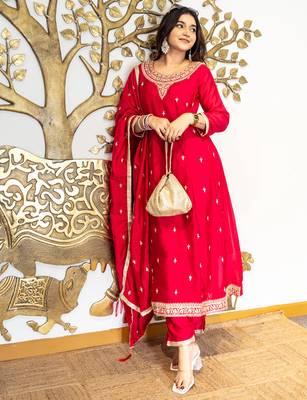 Floral embroidered silk blend round neck kurta trosuer & dupatta set 1