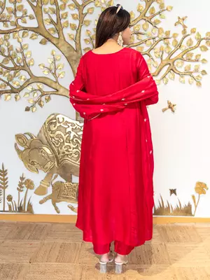 Floral embroidered silk blend round neck kurta trosuer & dupatta set 2