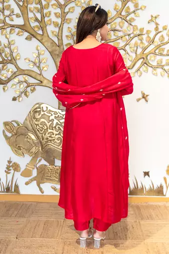 Floral embroidered silk blend round neck kurta trosuer & dupatta set